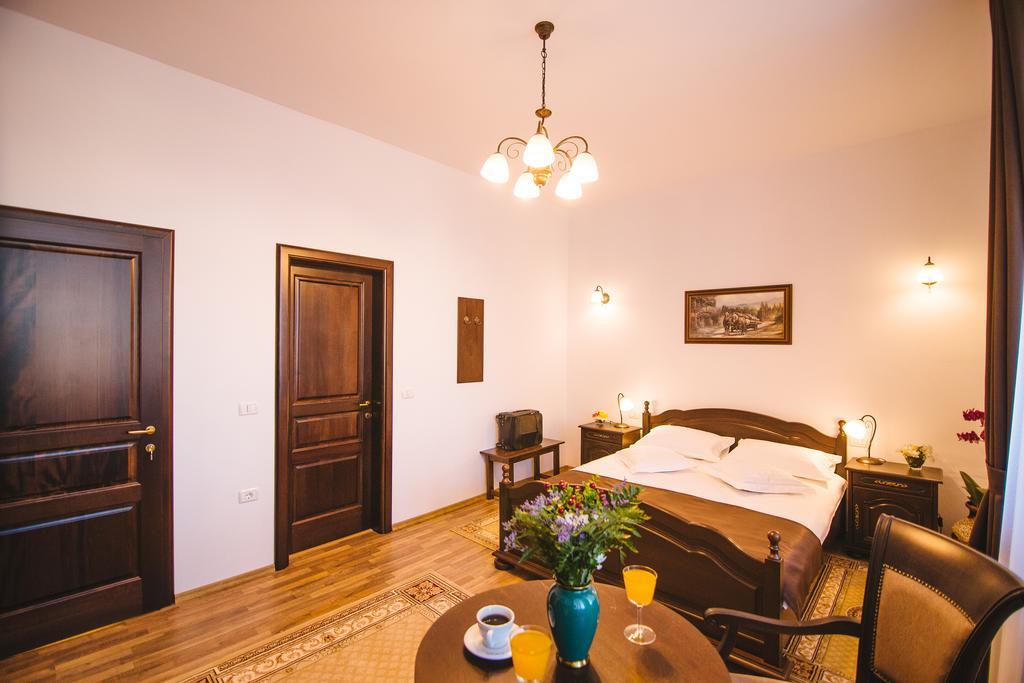 Karlhof Hotel Sebeş Quarto foto